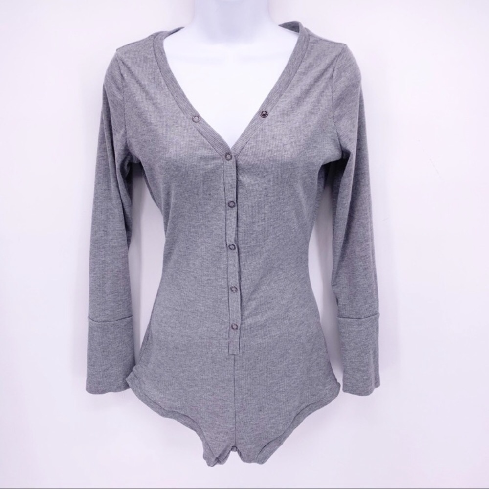 Womens MOXEAY Gray Ribbed Knit Lounge Romper Size S Henley Button Long Sleeve ❤️